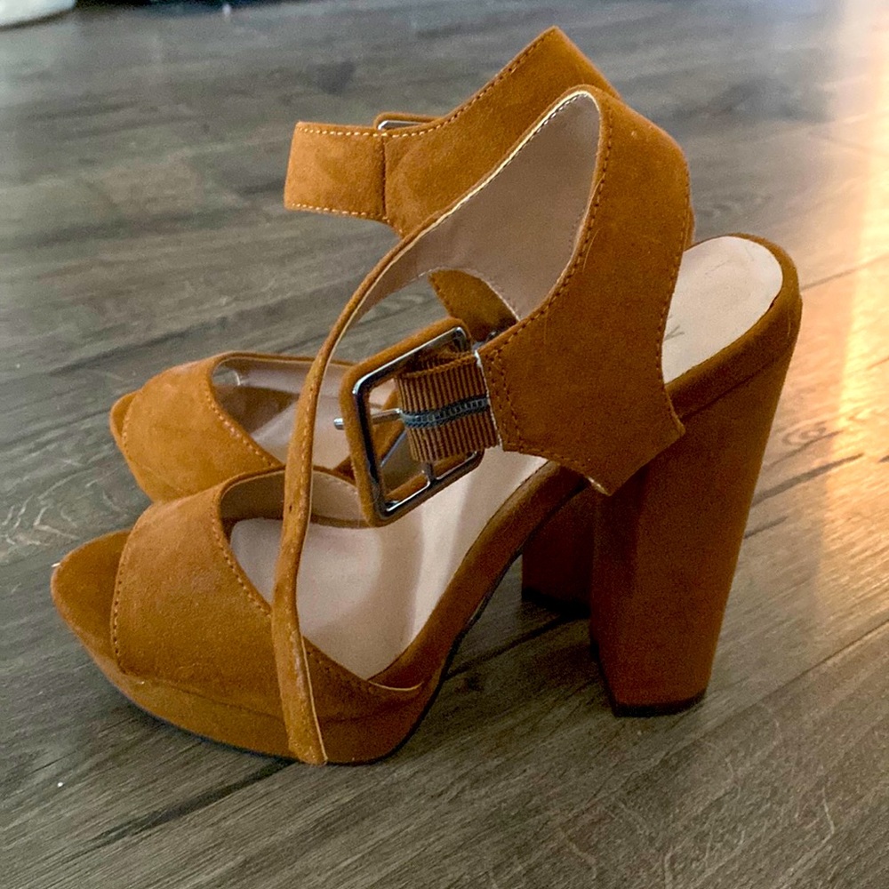 Tan Suede Chunky Heels, size 6